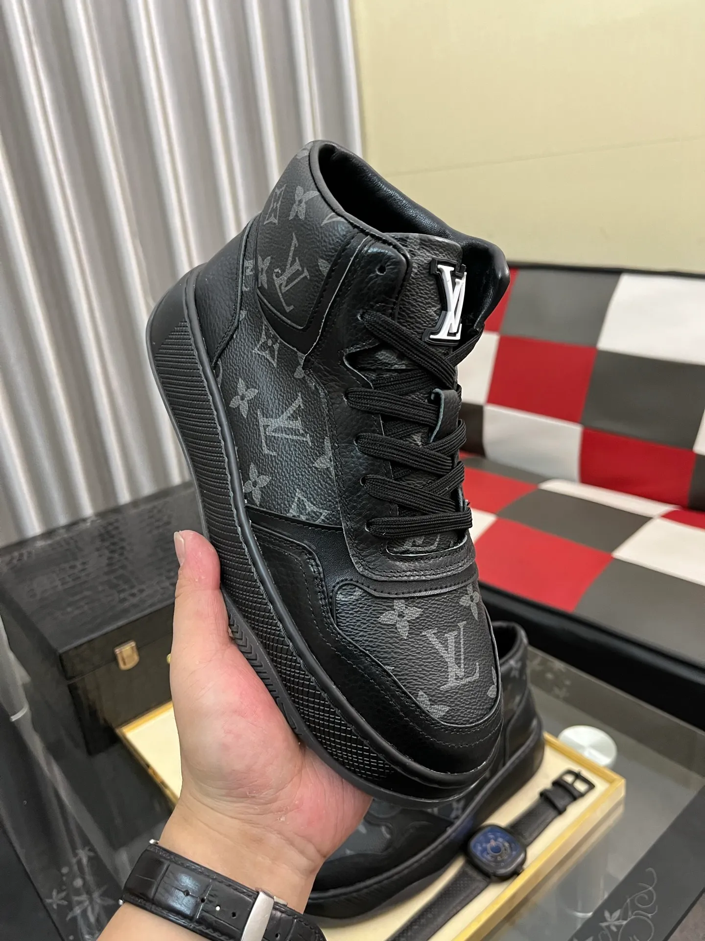 Ex-factory price: 438⌚️⌚️[LOUIS VUITTON] Same style as Louis Vuitton* official website 🚹Men's high-top casual shoes❤️Same style as popular celebrities and big names ~ Best-selling at home and abroad Lv focuses on the checkerboard series...Imported first-layer cowhide with special fabric ➕Full cotton, code number: 38-443️⃣Colors available